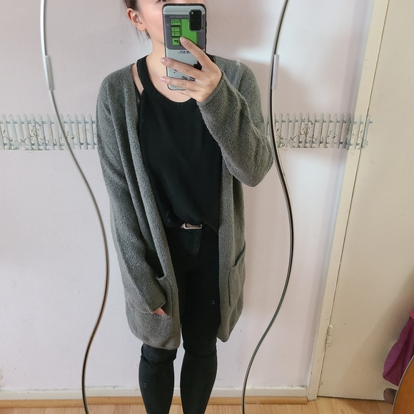 Cardigan - Picture 9 of 9